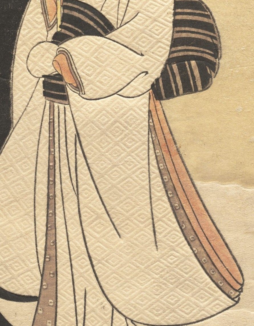 同じ図のメトロポリタン美術館所蔵本（部分）。明和年間（1764〜72年）、中判錦絵、28.6×20.6センチ。光を斜めから当てて撮影されていて、白い着物に空摺の菱形が浮かんでいる。所蔵記録の技法欄にも空摺（karazuri）とある。出典：メトロポリタン美術館（パブリックドメイン）