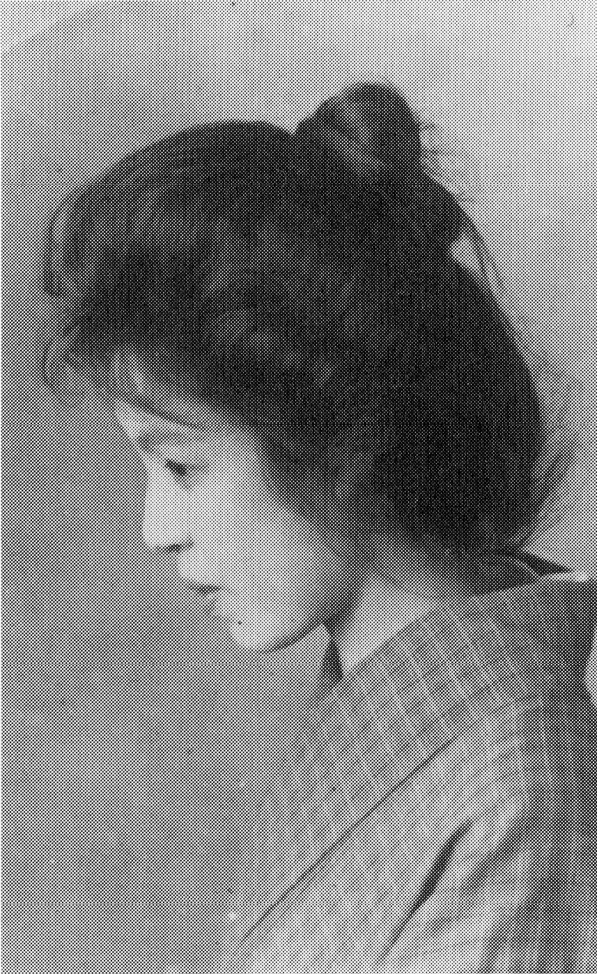 岸たまき（1912年頃）。出典：Wikimedia Commons（パブリックドメイン）